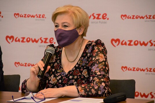 Elżbieta Lanc członek zarządu województwa mazowieckiego przemawia