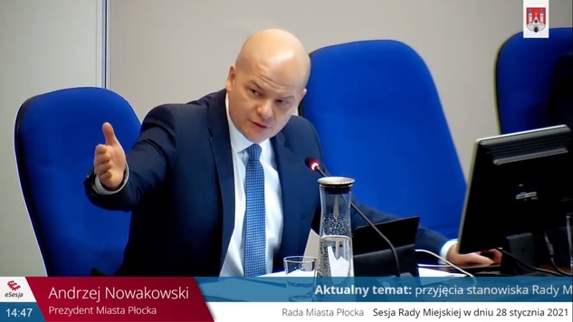 Prezydent Płocka Andrzej Nowakowski przemawia podczas sesji Rady Miasta Płock