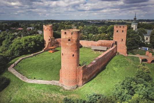 Widok z lotu ptaka na zamek w Czersku