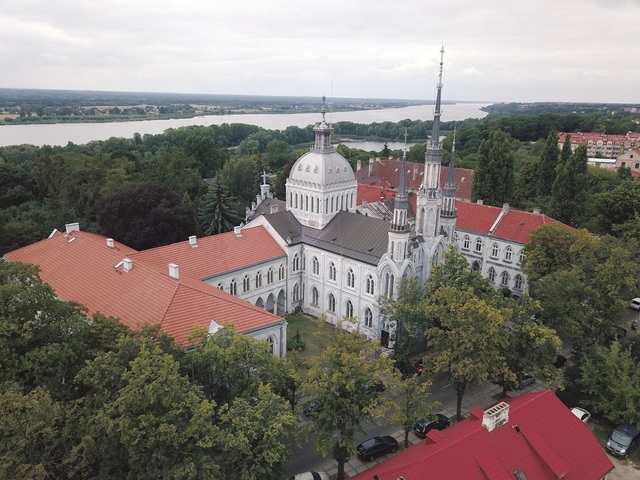 Świątynia Miłosierdzia i Miłości w Płocku od strony ulicy Kazimierza Wielkiego