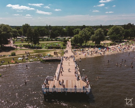 Widok z góry na plażę w Nieporęcie