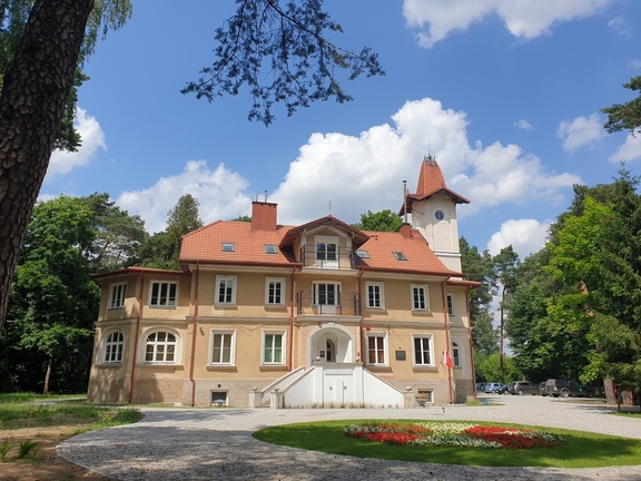 Odnowiony zespół willowy Julin w Kaliskach