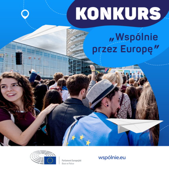 Grupa młodzieży z europejską flagą