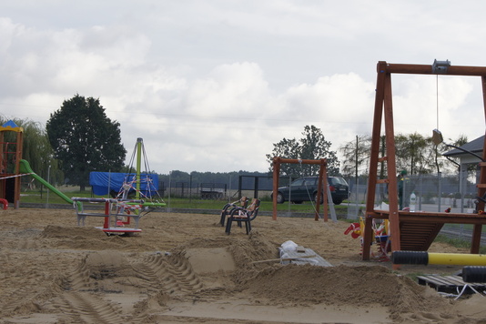 Duża liczbba urządzeń na placu