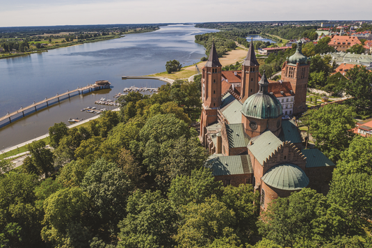 Widok z lotu ptaka na katedre i Wisłę