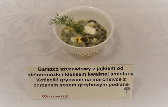 Barszcz szczawiowy z jajkiem od zielononóżki i kleksem kwaśnej śmietany 