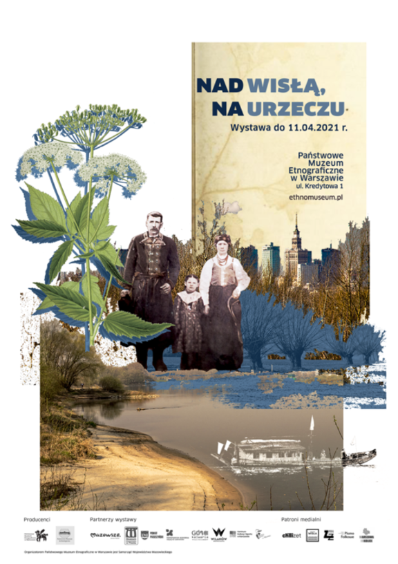 Plakat w formie graficznej zawierający informacje o wydarzeniu oraz archiwalne zdjęcie przedstawiające stojących nad brzegiem rzeki mężczyznę, kobietę i dziecko. W tle panorama Warszawy z Pałacem Kultury i Nauki.