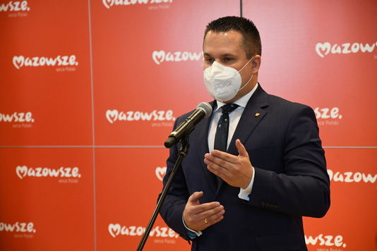 Podczas konferencji przemawiał wiceprzewodniczący mazowieckiego sejmiku Mirosław Adam Orliński 