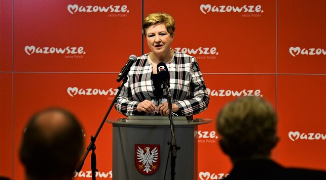 Członek Zarządu Elżbieta Lanc przy mównicy