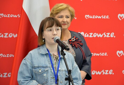 przemawia Aleksandra Tarka - radna młodzieżowego sejmiku województwa mazowieckiego I kadencji