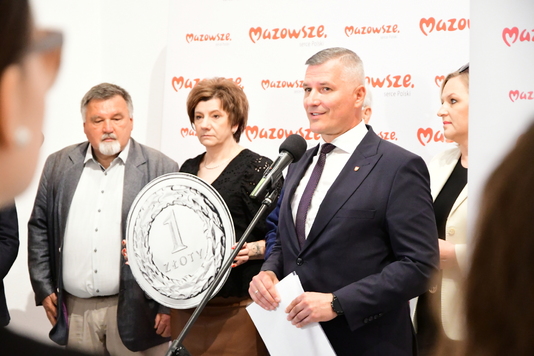 przemawia wicemarszałek Rafał Rajkowski