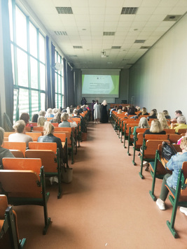 Uczestnicy konferencji pn. W trosce o dobro dziecka. 