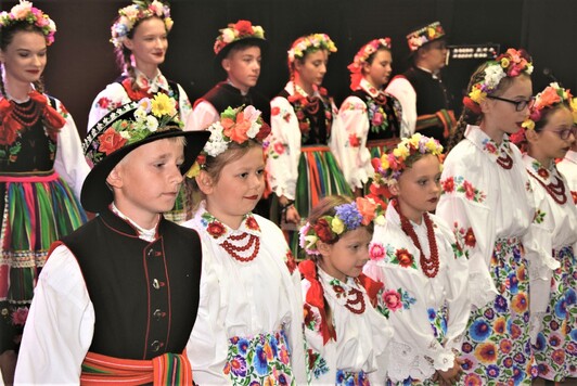 Występ dziecięcego zespołu folklorystycznego