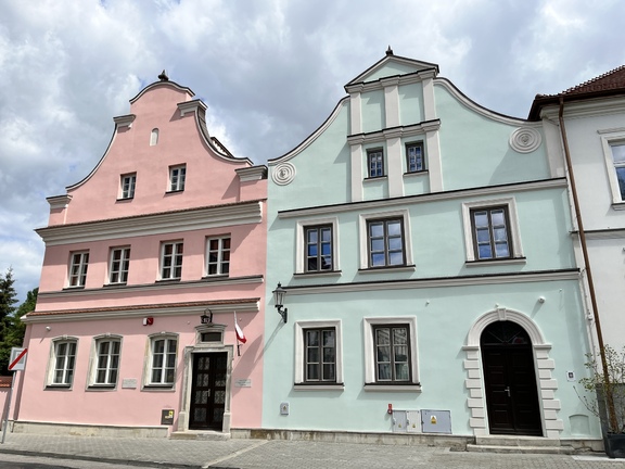 fasady zabytkowych kamienic Gąski i Esterki