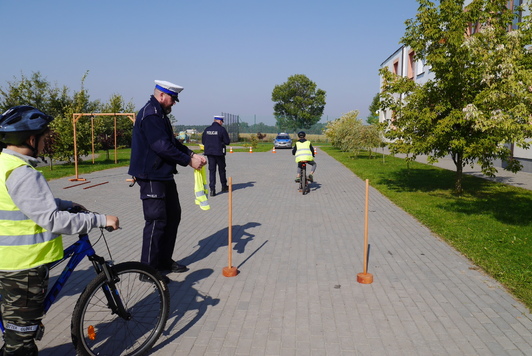 Rowerowy tor przeszkód na świeżym powietrzu w Pacynie.