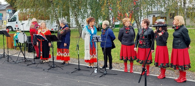 KGW w Wiskitkach przy mikrofonach czeka na występ.