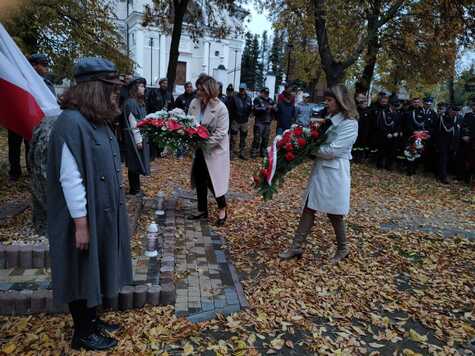 wieniec składa Janina Ewa Orzełowska