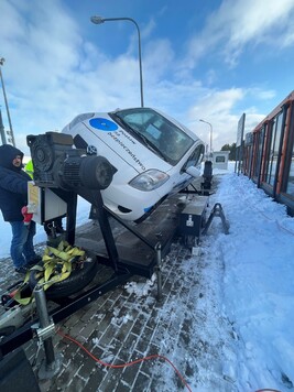 Samochód, który jest symulatorem dachowania