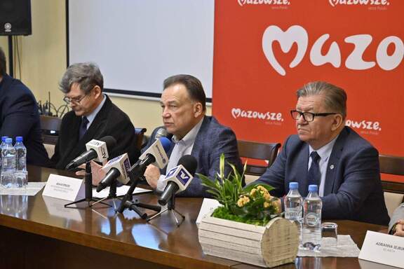 Marszałek Adam Struzik i dyrektor muzeum Leonard Sobieraj podczas konferencji