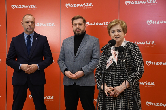 Członek zarządu Elżbieta Lanc przemawia podczas konferencji