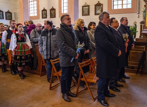 Dyrektor Jan Rzeszotarski i marszałek Adam Struzik w kościele