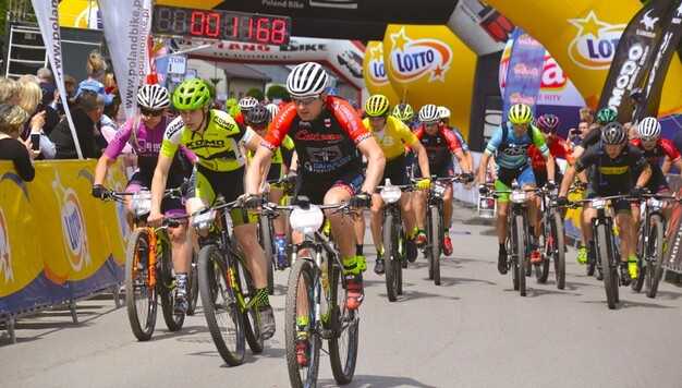 Peleton kolarski na ulicach Góry Kalwarii