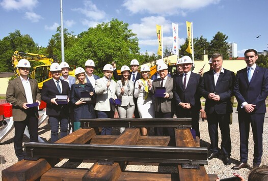 Symboliczne wbicie gwoździ w podkłady nowego toru