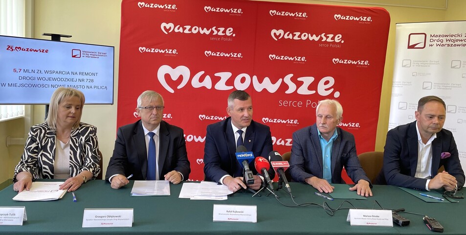 Podpisanie umów na inwestycje drogowe w  Nowym Mieście nad Pilicą