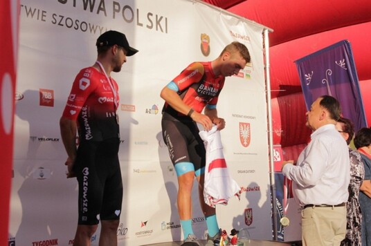 Wręczenie medali zawodnikom na podium