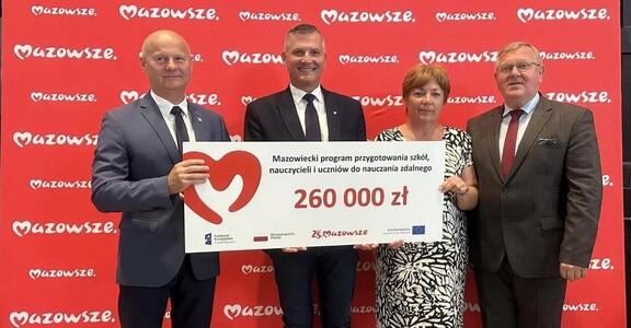 Szkoły, drogi i jednostki OSP z subregionu radomskiego i powiatu grójeckiego ze wsparciem sejmiku. Z beneficjentami spotkali się wicemarszałek Rafał Rajkowski i radny województwa Leszek Przybytniak.