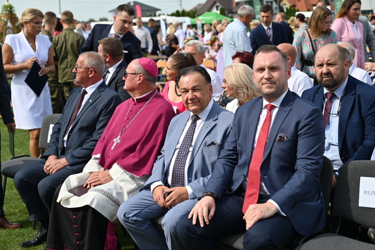 Przedstawiciele władz kościelnych i samorządu. 