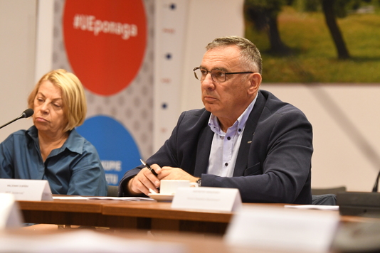 Halina Poszyteki i Waldemar Dubiński podczas obrad