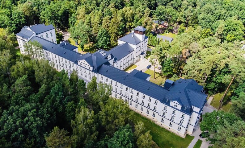 Widok na szpital z lotu ptaka