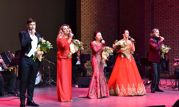 Koncert Wielka Gala – Niezwykłe Melodie Świata, artyści na scenie