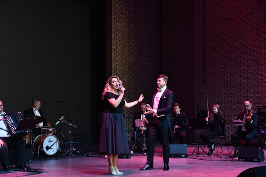 kolejny duet na scenie 
