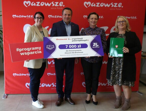 Podpisanie umów na wsparcie dla 30 kół gospodyń wiejskich i organizacji pozarządowych na zakup niezbędnego sprzętu