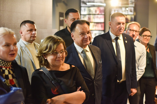 Marszałek Adam Struzik ze zwiedzającymi