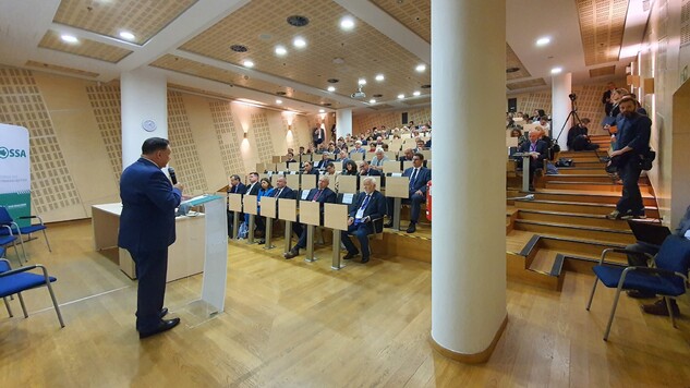 Adam Struzik podczas przemówienia na konferencji 