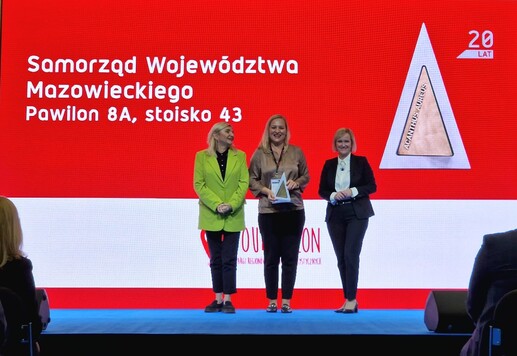 Izabela Stelmańska odbiera statuetkę Acantus
