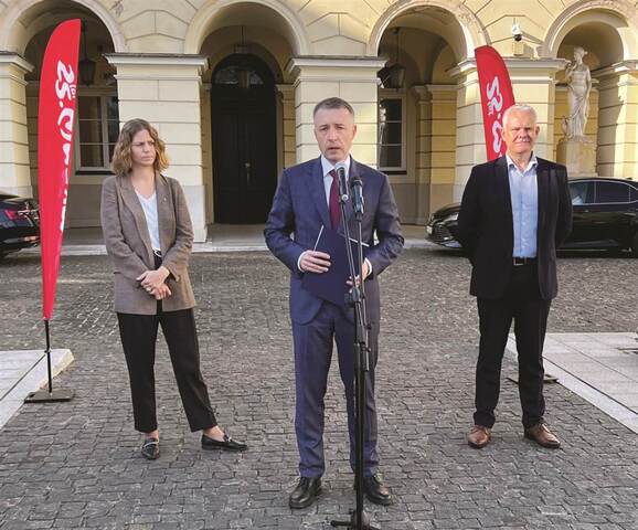 Uczestnicy konferencji na temat walki o czyste powietrze w Warszawie