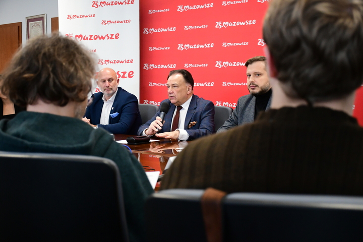 Przedstawiciele samorządu Mazowsza podczas konferencji prasowej