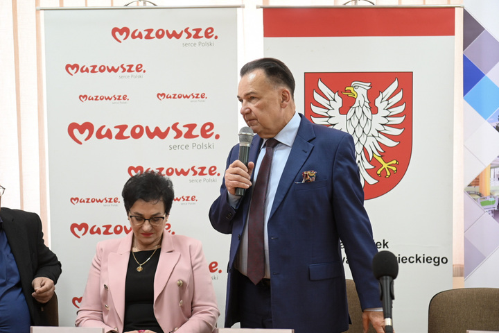 Marszałek Adam Struzik przemawia podczas konferencji