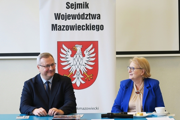 Przewodnicząca Komisji Kultury i Dziedzictwa Narodowego Jadwiga Zakrzewska oraz dyrektor Muzeum Historycznego dr hab. Jacek Szczepański.