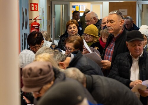 tłumu podczas badań w Płocku 