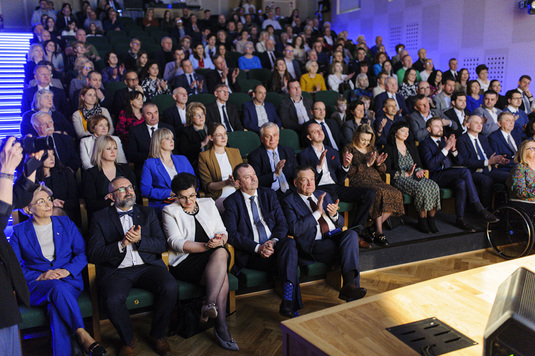 zgromadzeni na uroczystości otwarcia goście 