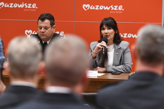 Przemawia członkini zarządu województwa mazowieckiego Anna Brzezinska