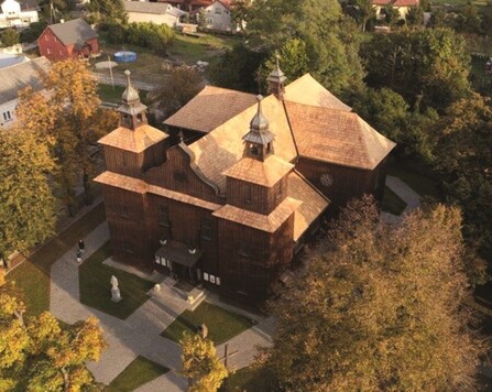 Mariańskie Porzecze - kościół z lotu ptaka