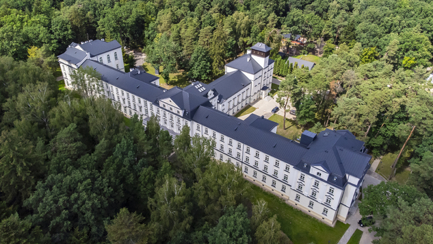 Wyróżnienie w kategorii rejestr zabytków: budynek sanatorium przeciwgruźliczego przy al. Teodora Dunina 1 w Rudce