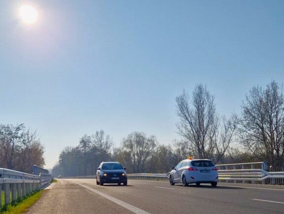 Auta na nowej przeprawie mostowej