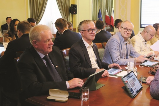 Radni Wojciech Kudelski, Janusz Kotowski, Błażej Poboży i Artur Czapliński [klub PiS].